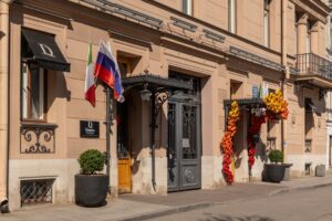 Номера в отеле на набережной Мойки выставили на продажу
