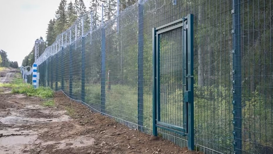 Технический проход в заборе.