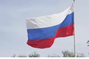 Болельщики с российским флагом поддержали лыжника Коростелева на Олимпиаде в Италии
