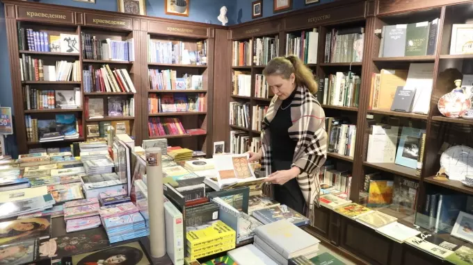 Книжная лавка писателей подготовила мероприятия к Международному дню книгодарения