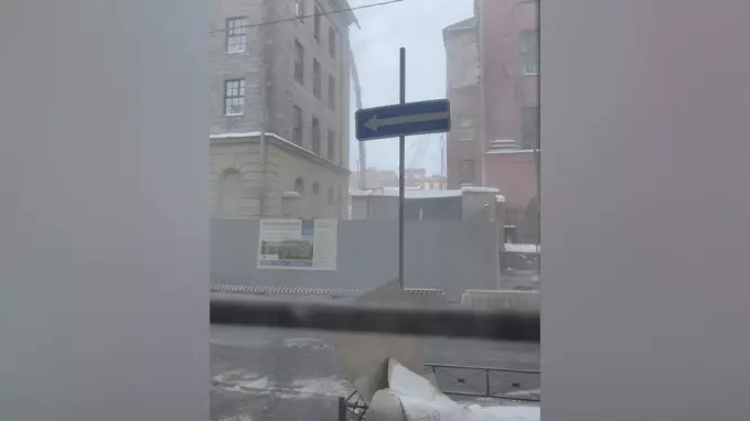 На Кирилловской улице начали сносить бывший завод эмальпосуды