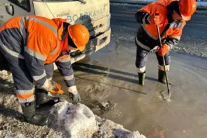 На бульваре Новаторов прорвало трубу с холодной водой
