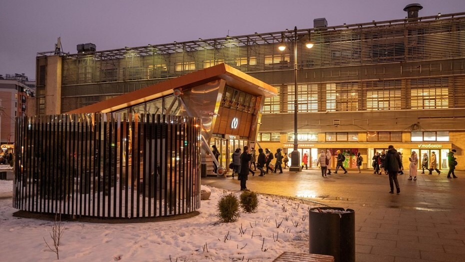 Станция метро Горный институт