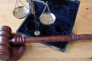 Поджог вышки связи в Ленобласти привел к аресту двух молодых иностранцев из Казахстана