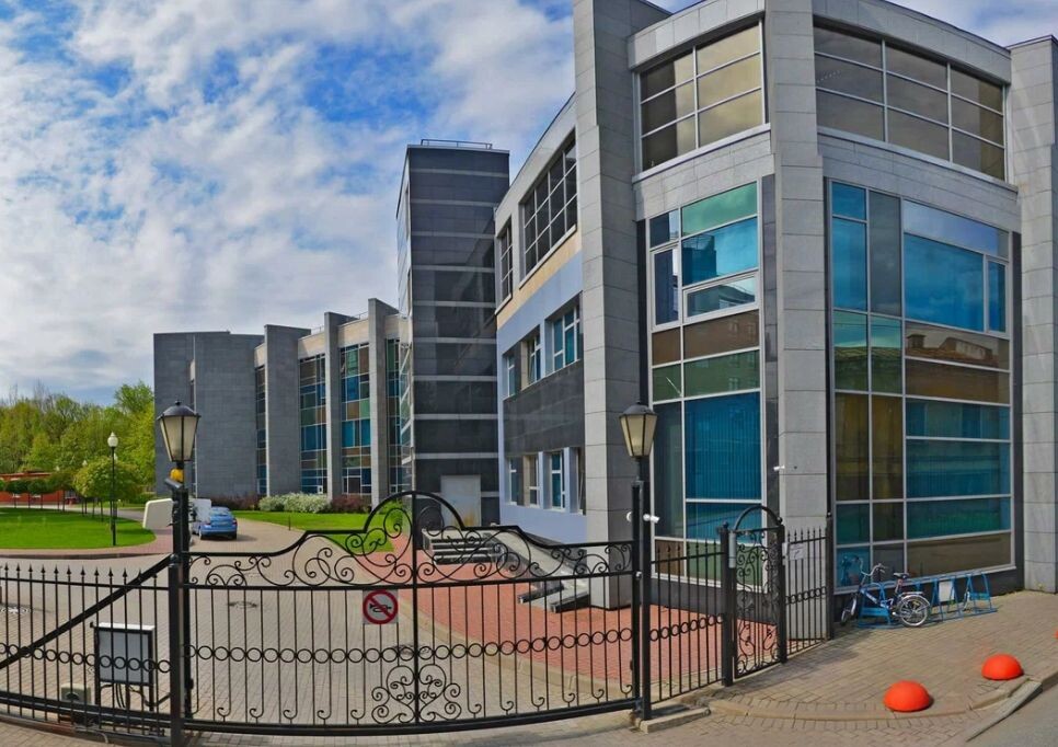Здание Fitness House на Крестовском острове