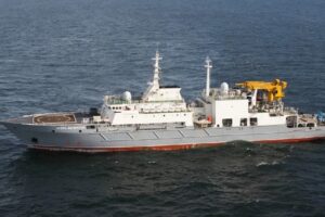 Судно "Игорь Белоусов" провело учения по помощи подлодке в заливе Петра Великого