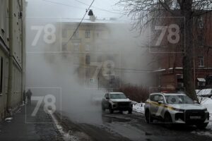 Тульскую улицу окутал пар из-за прорыва трубы с кипятком