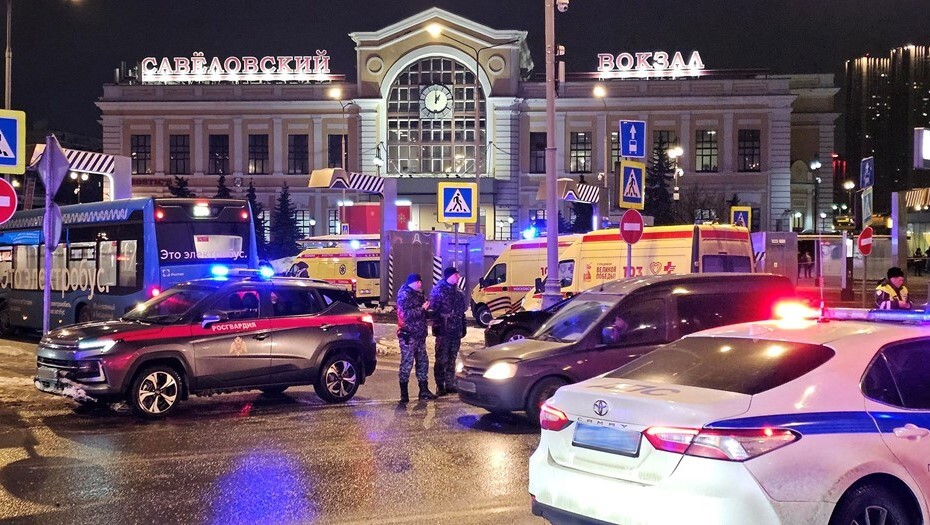 Полицейская машина после взрыва у Савёловского вокзала
