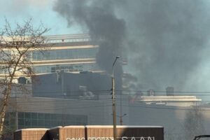 В ТЦ "Капитолий" в Петербурге вспыхнул пожар, эвакуировали 500 человек