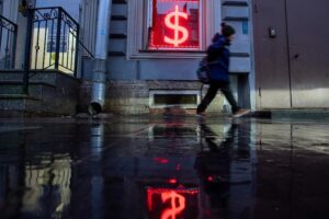 Внешний долг России впервые за 20 лет превысил $61 млрд