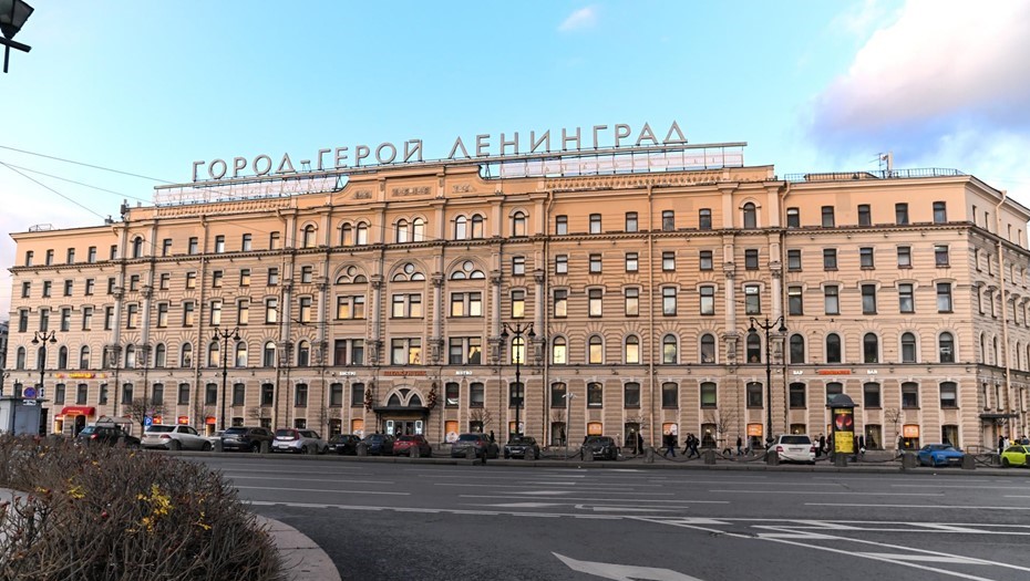 Парковка у гостиницы Октябрьская
