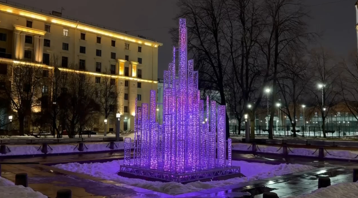 Световой фонтан в сквере