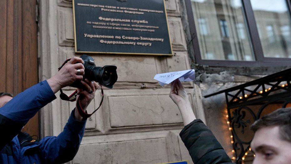 Акция в поддержку Telegram у здания Роскомнадзора