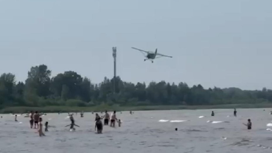 Самолёт над Ладогой