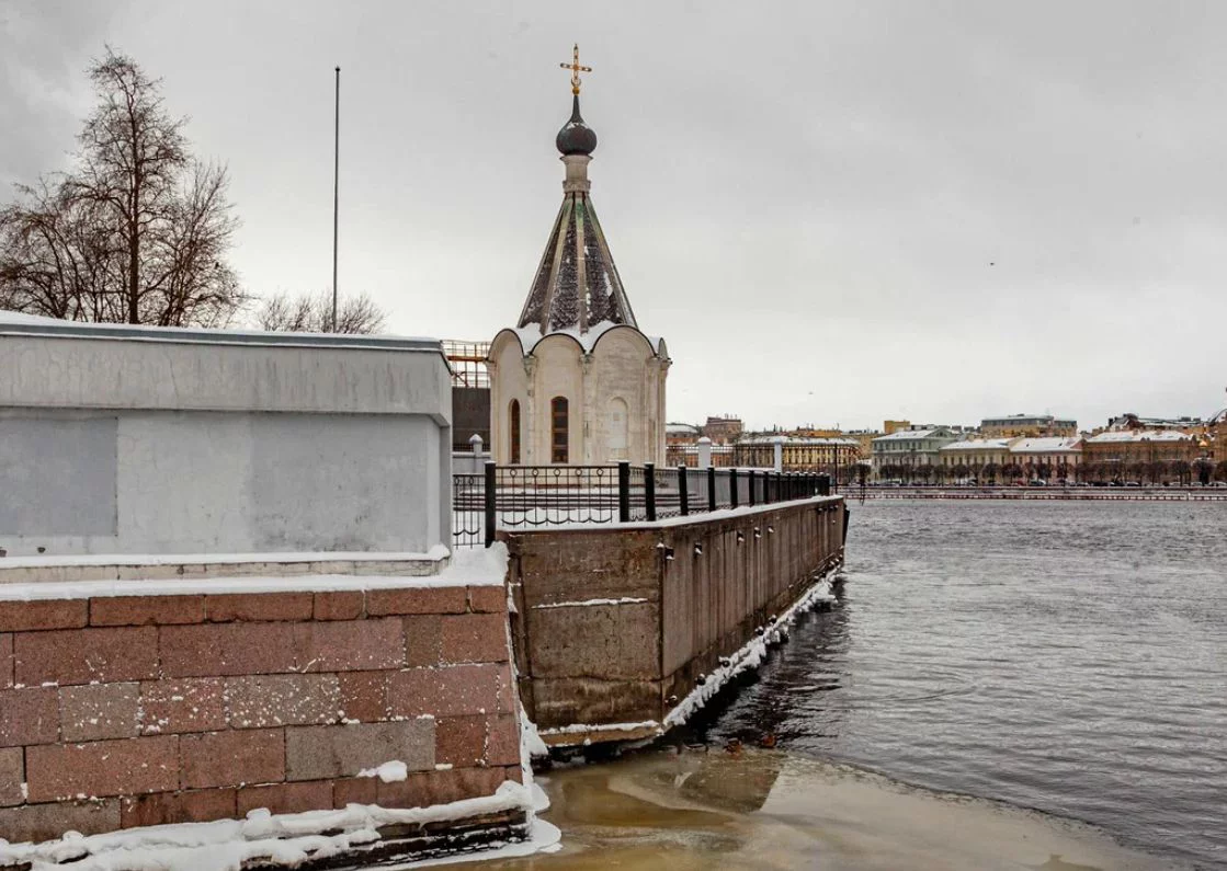 Никольская часовня на месте храма Спаса-на-Водах