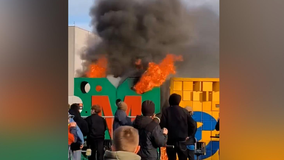 Пожар у ТЦ МЕГА Дыбенко