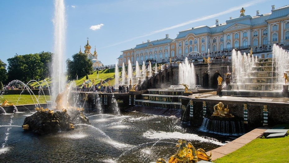 Фонтаны в Нижнем парке Петергофа