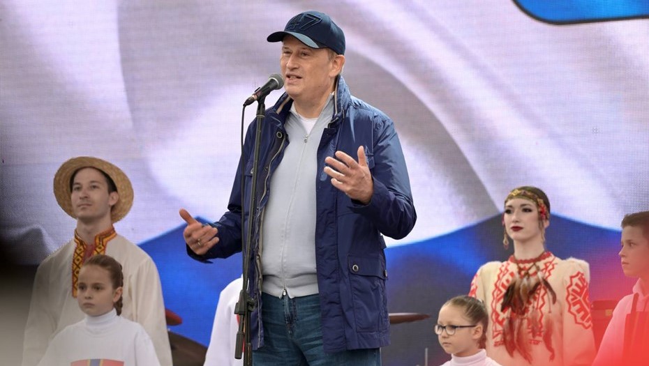 Губернатор Ленинградской области Александр Дрозденко на фестивале "Корюшка зовёт"