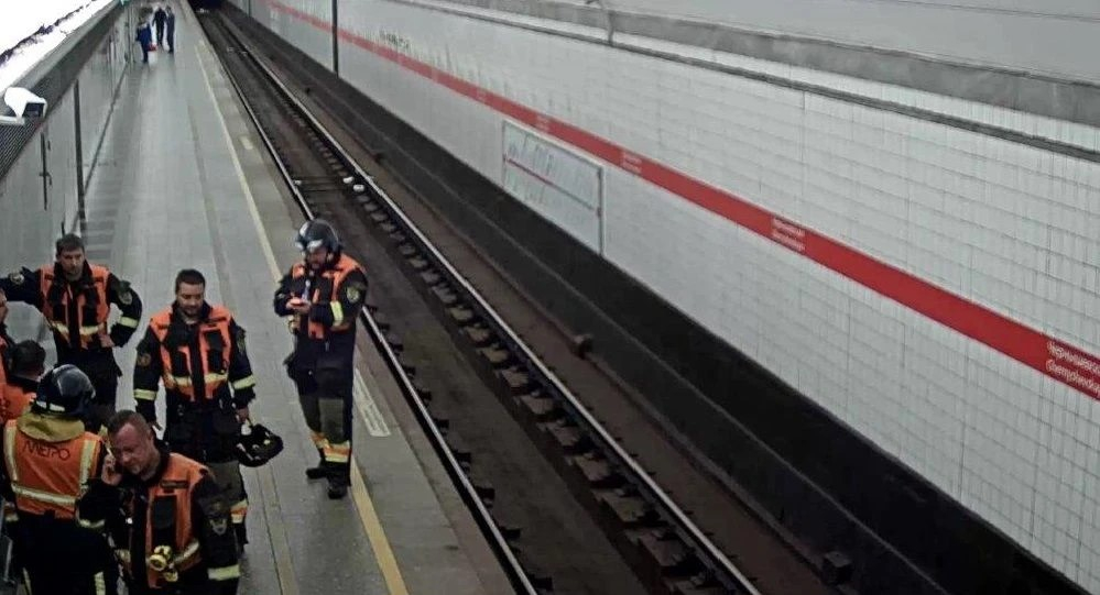 Нештатное рассоединение вагонов на красной линии метро Петербурга