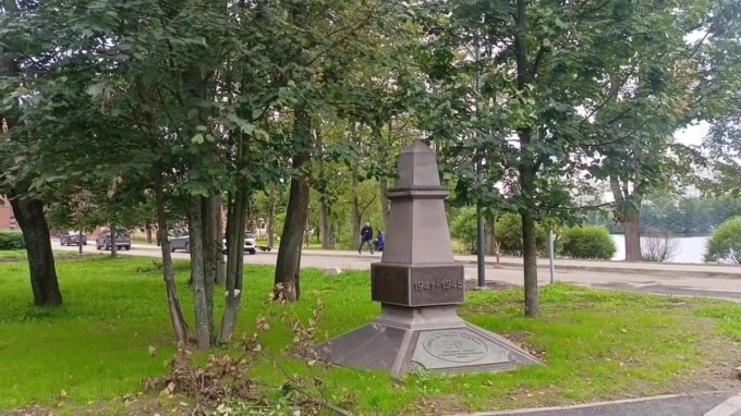 Освещение в сквере Петра Великого в Сестрорецке
